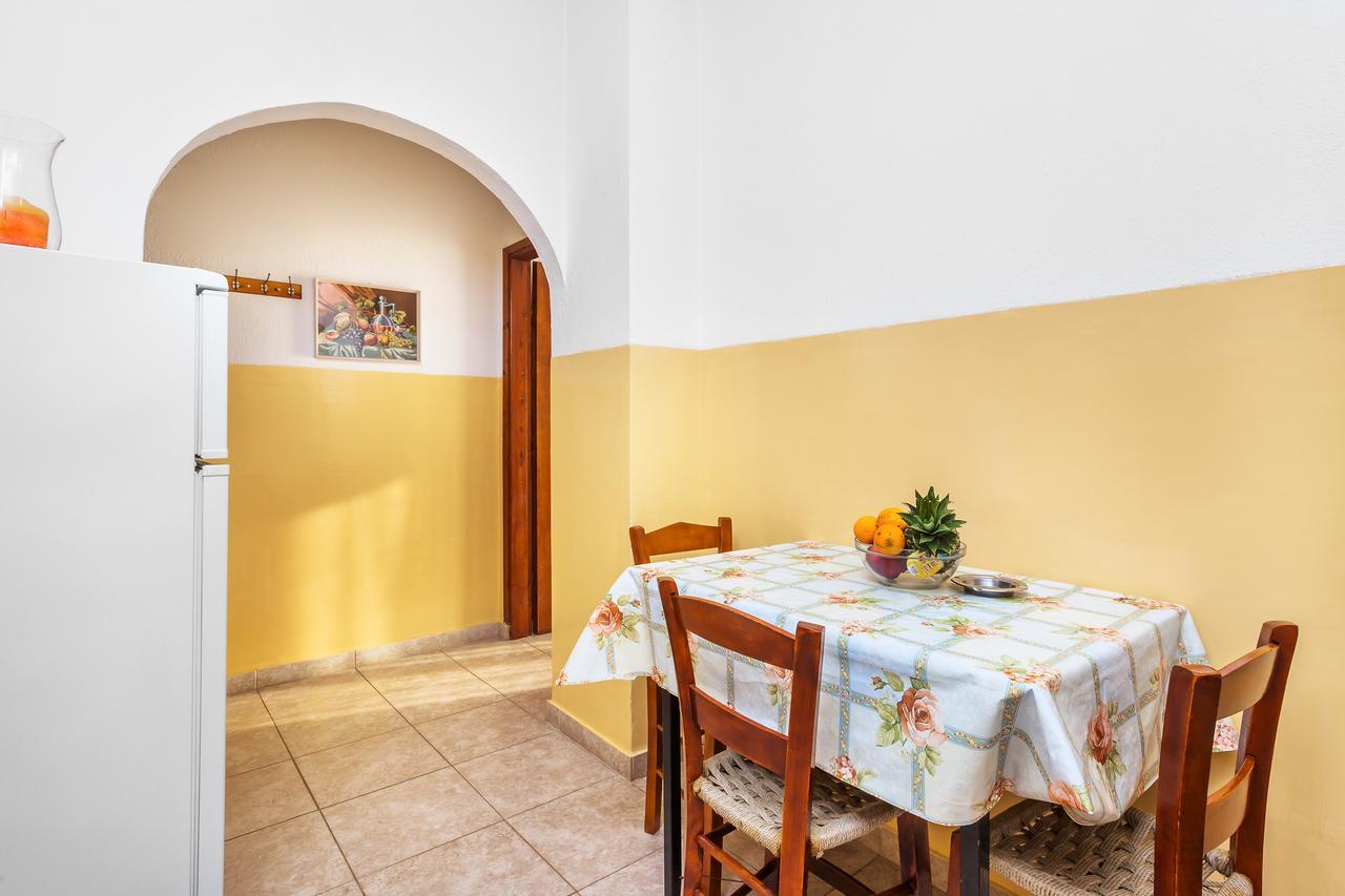 Xenios Loutra Village Mary'S House أغيا باراسكيفي الغرفة الصورة